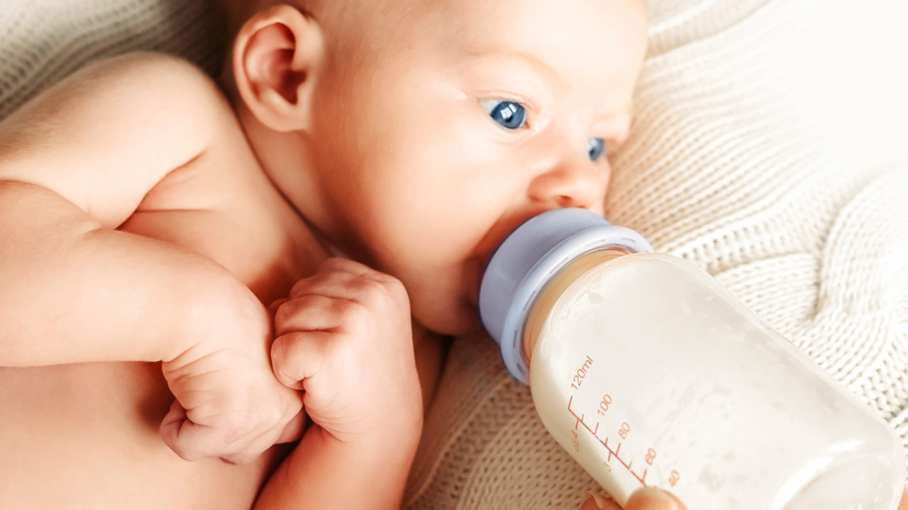 Latte artificiale per neonati 