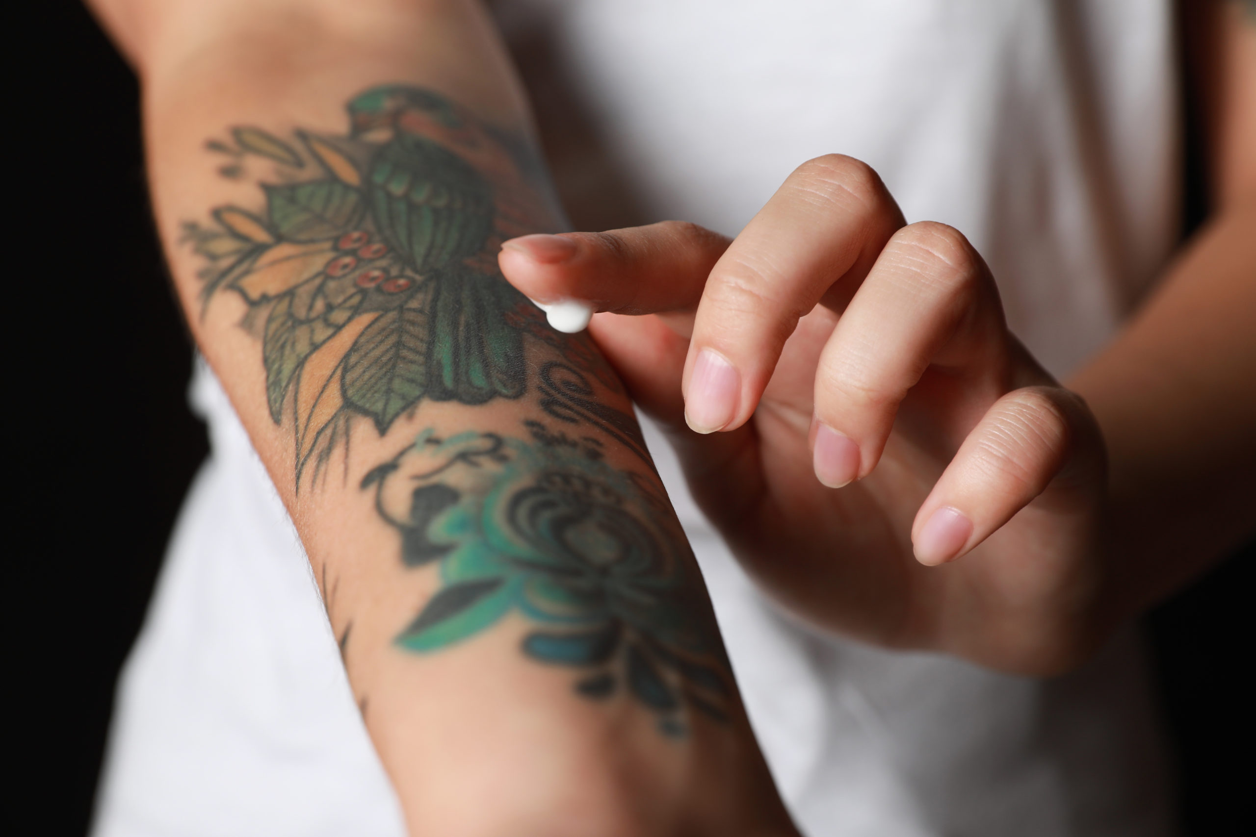 Come si cura un tatuaggio? I consigli per proteggere la pelle - Farmae  Magazine
